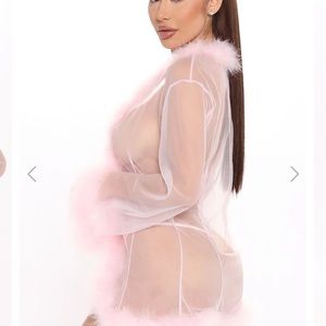 Fluffy mesh robe